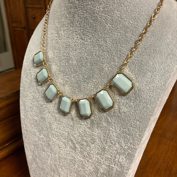 Boutique Mint Green & Gold Fashion Drop Choker Statement Necklace Adjust… - Picture 4 of 10